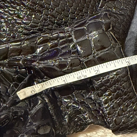 SAINT GENIES Croc Embossed Shorts - Picture 12 of 14